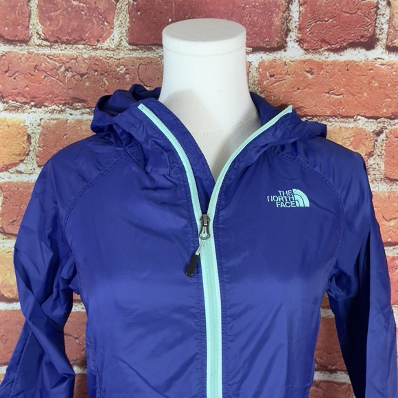 The North Face Jackets & Blazers - The North Face Women's Size XS Hooded Windbreaker Jacket‎ Lightweight Logo EUC